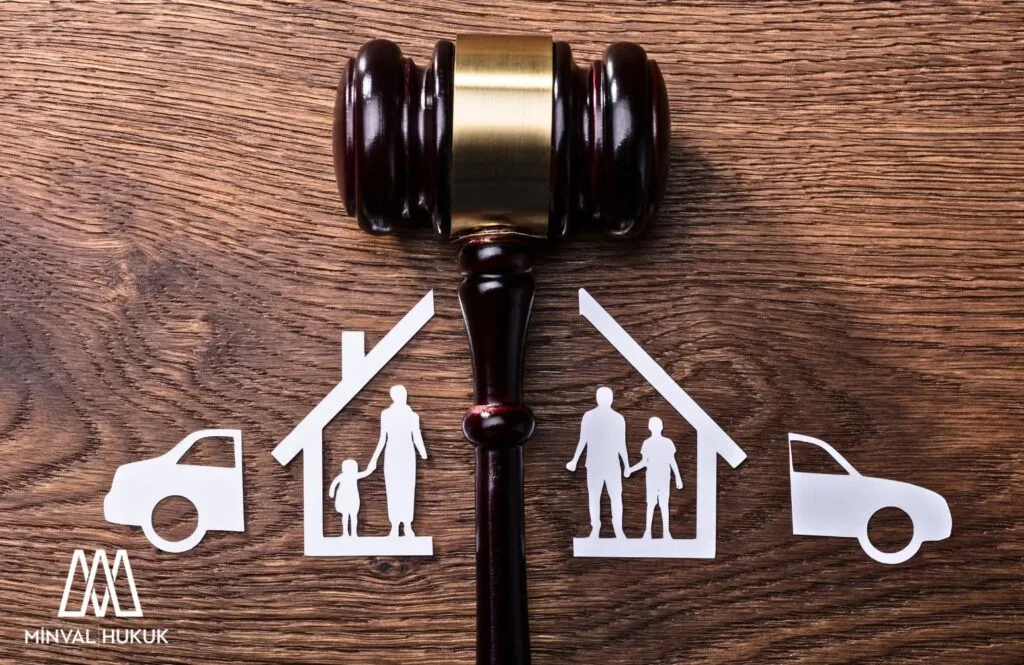 boşanma davasında maddi tazminat şartları nelerdir