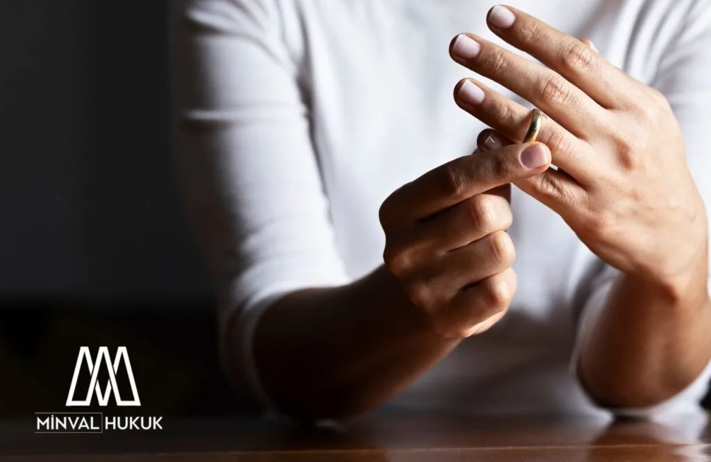 çekişmeli boşanma davalarında nafaka ve tazminat